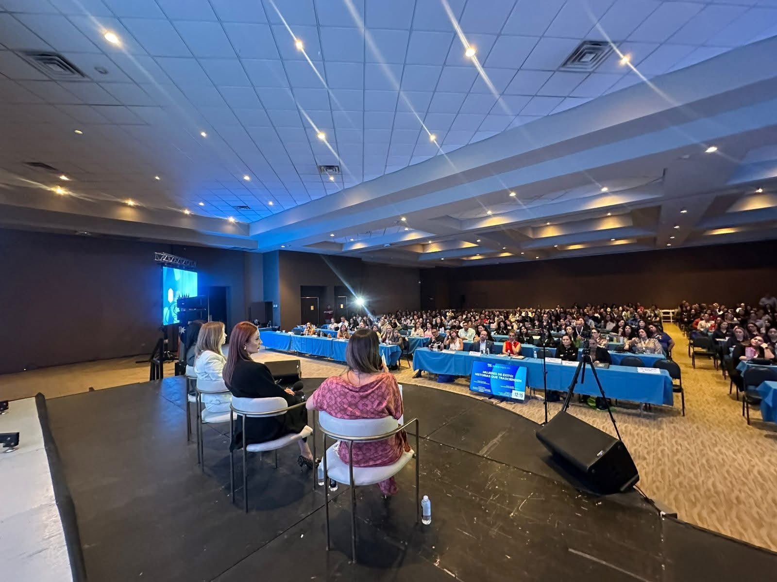 Panel en escenario del Foro Index Mexicali